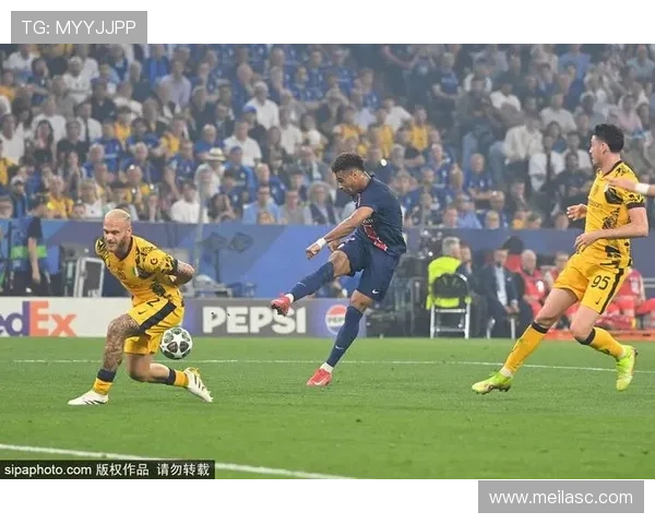 巴黎新援扎巴尔尼23岁表现抢眼空门救险助球队稳固主力地位